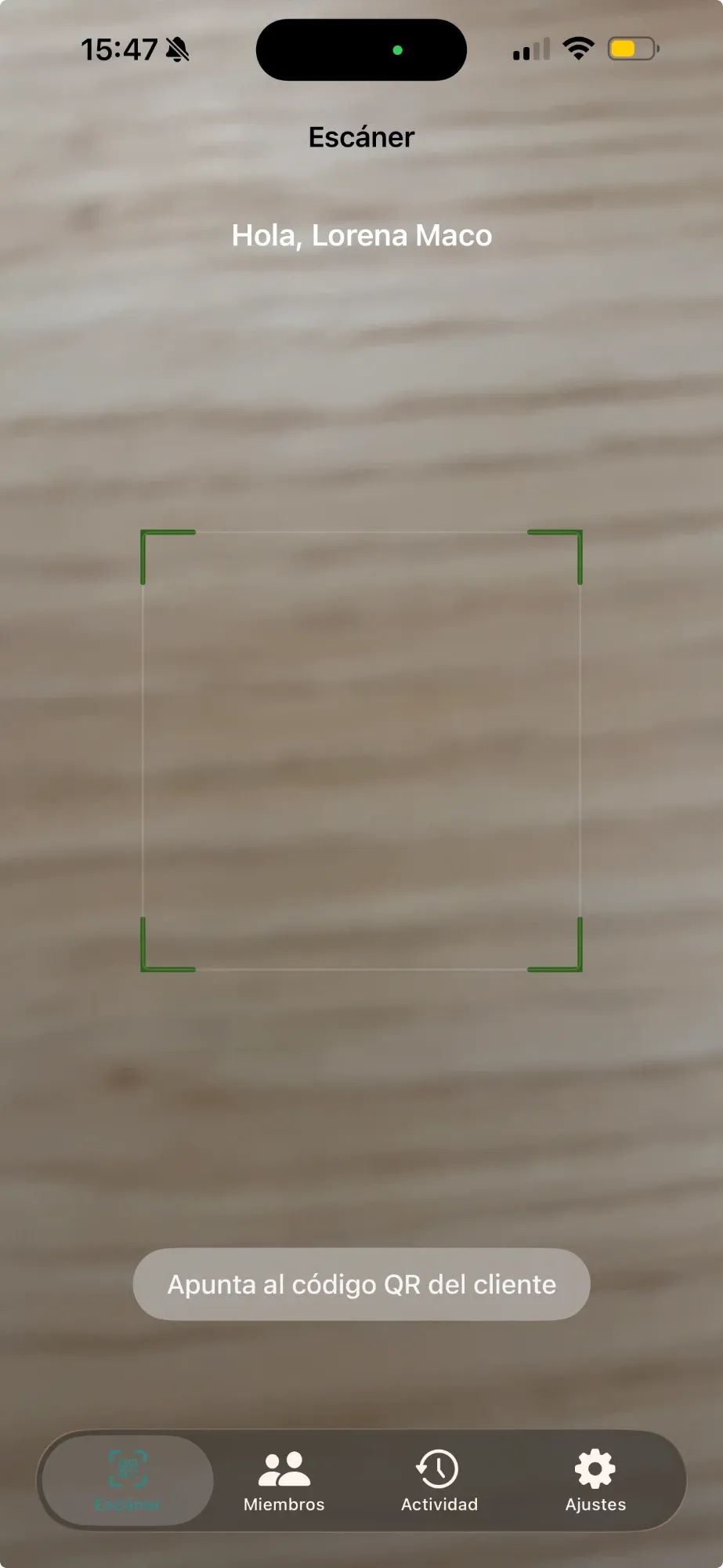pantalla Escáner de la app de empleado con el visor para apuntar al código QR del cliente